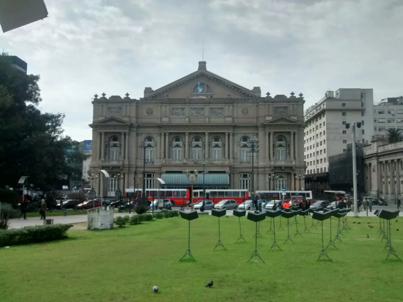 Moria Casán recibe el Premio Pinti en el Teatro Colón